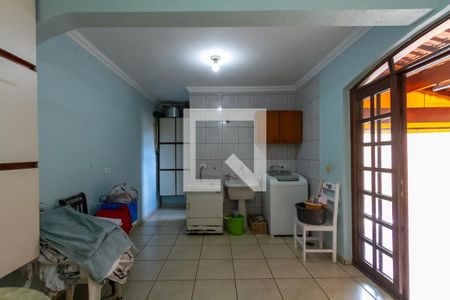 Casa à venda com 240m², 3 quartos e 4 vagasÁrea de Serviço