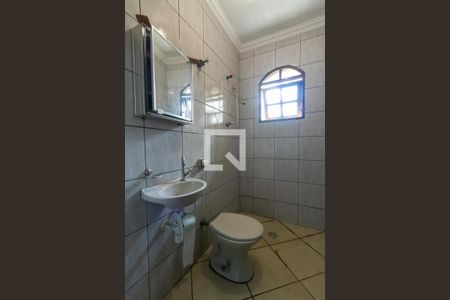 Casa à venda com 240m², 3 quartos e 4 vagasBanheiro de Serviço