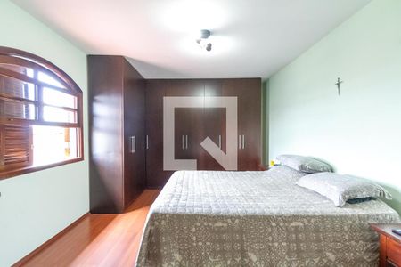 Casa à venda com 240m², 3 quartos e 4 vagasSuíte