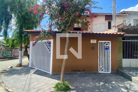 Casa à venda com 240m², 3 quartos e 4 vagasFachada