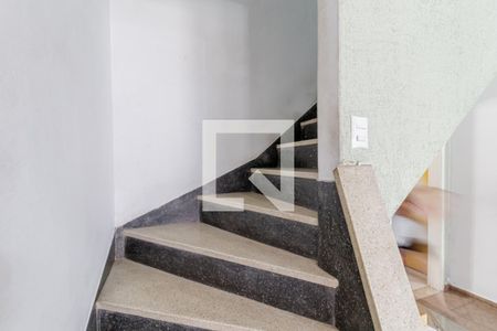 Escadas de casa à venda com 2 quartos, 110m² em Sacomã, São Paulo