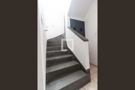 Escada de casa para alugar com 2 quartos, 56m² em Santana, São Paulo