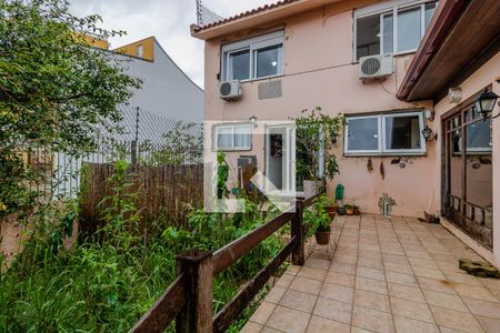 Casa à venda com 330m², 3 quartos e 4 vagas Casa à venda com 330m², 3 quartos e 4 vagasQuintal