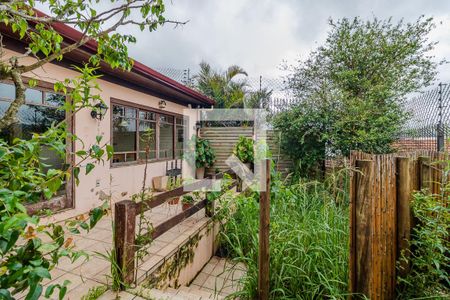 Casa à venda com 330m², 3 quartos e 4 vagas Casa à venda com 330m², 3 quartos e 4 vagasQuintal