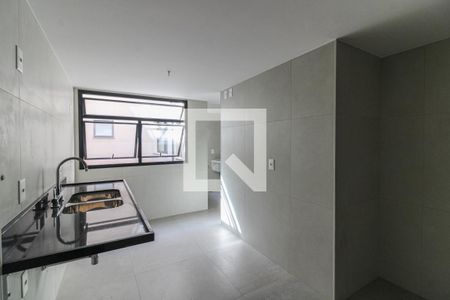 Apartamento à venda com 337m², 4 quartos e 2 vagas Apartamento à venda com 337m², 4 quartos e 2 vagasCozinha e Área de Serviço