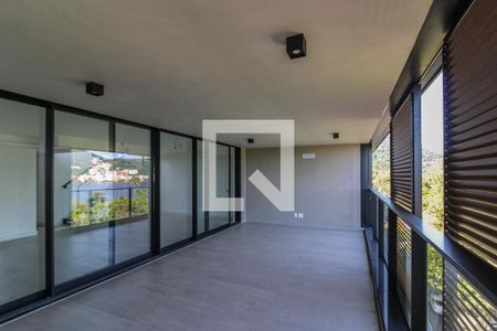 Apartamento à venda com 337m², 4 quartos e 2 vagas Apartamento à venda com 337m², 4 quartos e 2 vagasVaranda