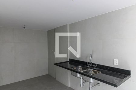 Apartamento à venda com 337m², 4 quartos e 2 vagas Apartamento à venda com 337m², 4 quartos e 2 vagasCozinha e Área de Serviço