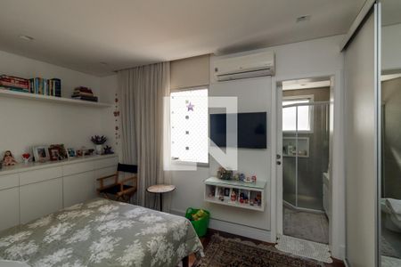 Apartamento à venda com 236m², 4 quartos e 3 vagasQuarto 2 - Suíte