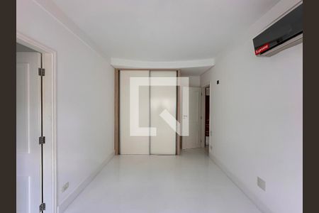 Apartamento à venda com 340m², 2 quartos e 4 vagasSuíte 1