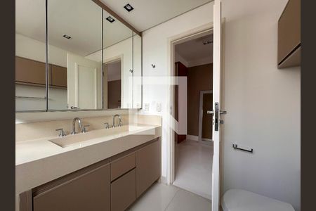 Apartamento à venda com 340m², 2 quartos e 4 vagasBanheiro Suíte 2