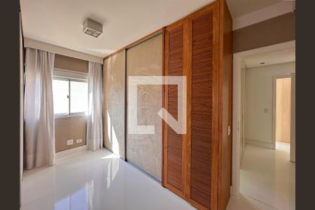 Apartamento à venda com 340m², 2 quartos e 4 vagasCloset Suíte 2