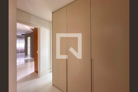 Apartamento à venda com 340m², 2 quartos e 4 vagasCorredor Suítes