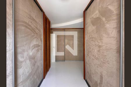 Apartamento à venda com 340m², 2 quartos e 4 vagasCloset Suíte 2