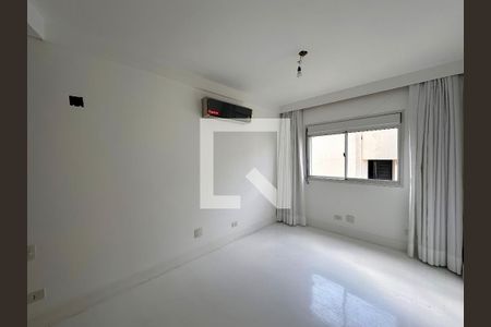 Apartamento à venda com 340m², 2 quartos e 4 vagasSuíte 1