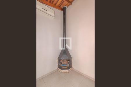 Casa à venda com 80m², 2 quartos e 2 vagas Casa à venda com 80m², 2 quartos e 2 vagasSalão Fudos