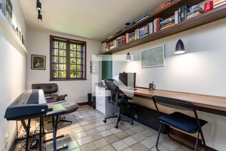 Casa de condomínio à venda com 460m², 4 quartos e 3 vagasEscritório