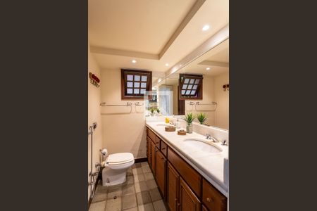 Casa de condomínio à venda com 460m², 4 quartos e 3 vagasBanheiro