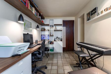 Casa de condomínio à venda com 460m², 4 quartos e 3 vagasEscritório