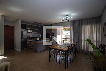 Sala de casa à venda com 2 quartos, 100m² em Guarujá, Porto Alegre