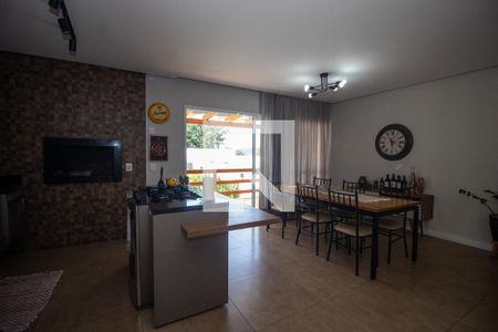 Sala de casa à venda com 2 quartos, 100m² em Guarujá, Porto Alegre