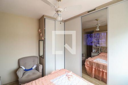 Suíte (tv no guarda roupa) de apartamento à venda com 3 quartos, 78m² em Santana, Porto Alegre
