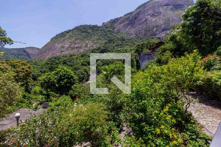 Casa à venda com 300m², 5 quartos e 4 vagasQuintal