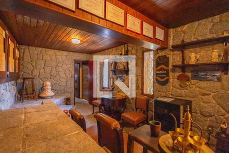 Casa à venda com 300m², 5 quartos e 4 vagasAdega