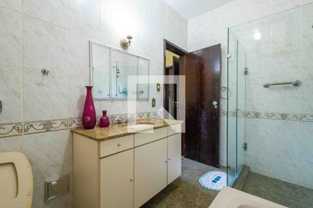 Casa à venda com 300m², 5 quartos e 4 vagasBanheiro Suíte