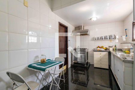 Casa à venda com 300m², 5 quartos e 4 vagasCozinha