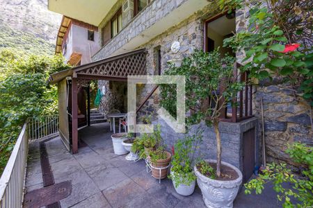 Casa à venda com 300m², 5 quartos e 4 vagasQuintal