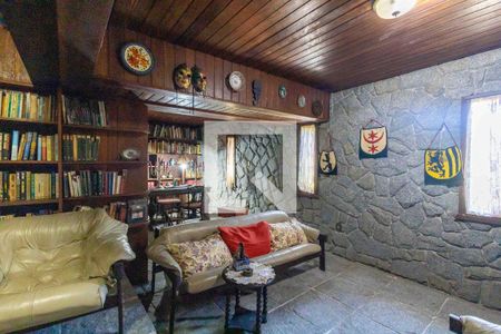 Casa à venda com 300m², 5 quartos e 4 vagasBiblioteca