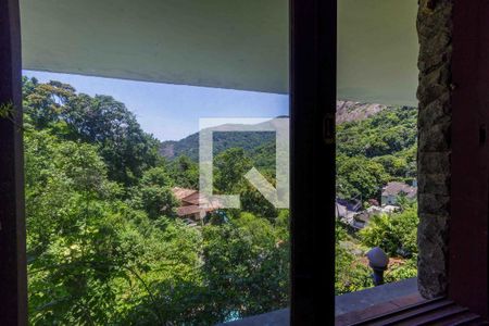 Casa à venda com 300m², 5 quartos e 4 vagasSuíte Janela