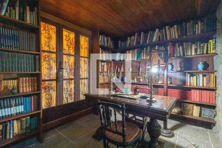 Casa à venda com 300m², 5 quartos e 4 vagasBiblioteca