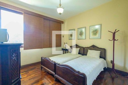 Casa à venda com 300m², 5 quartos e 4 vagasQuarto 3