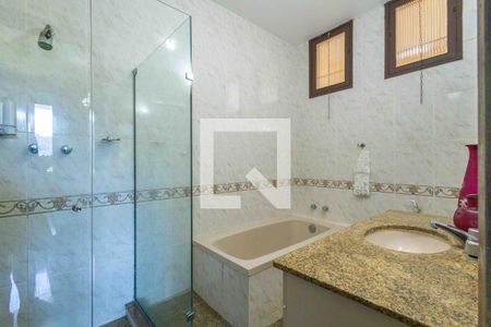 Casa à venda com 300m², 5 quartos e 4 vagasBanheiro Suíte