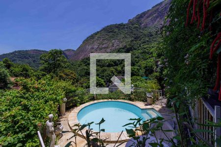 Casa à venda com 300m², 5 quartos e 4 vagasQuintal