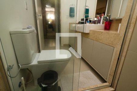Apartamento à venda com 320m², 3 quartos e 4 vagasBanheiro da Suíte 1