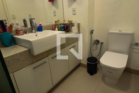 Apartamento à venda com 320m², 3 quartos e 4 vagasBanheiro da Suíte 2