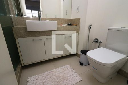 Apartamento à venda com 320m², 3 quartos e 4 vagasBanheiro da Suíte 3