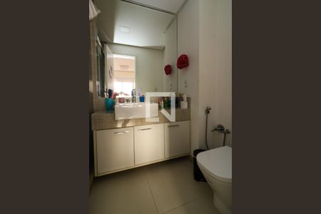 Apartamento à venda com 320m², 3 quartos e 4 vagasBanheiro da Suíte 2