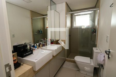 Apartamento à venda com 320m², 3 quartos e 4 vagasBanheiro da Suíte 1