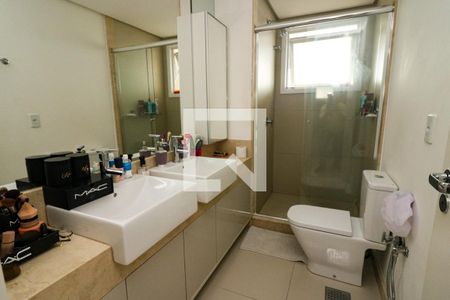 Apartamento à venda com 320m², 3 quartos e 4 vagasBanheiro da Suíte 1