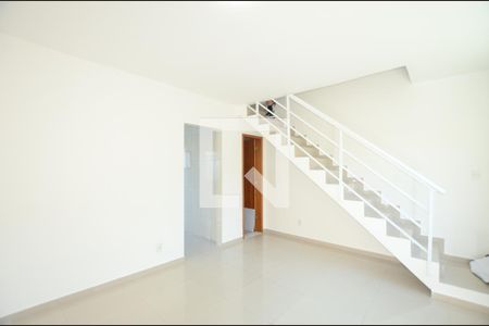 Sala de casa para alugar com 2 quartos, 80m² em Marechal Hermes, Rio de Janeiro