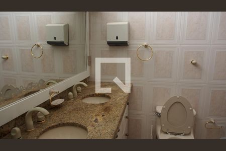 Casa para alugar com 266m², 3 quartos e 2 vagasBanheiro
