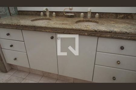 Casa para alugar com 266m², 3 quartos e 2 vagasBanheiro
