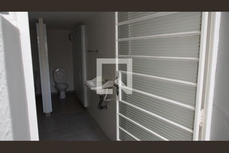 Casa para alugar com 266m², 3 quartos e 2 vagasBanheiro externo