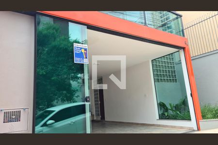 Casa para alugar com 266m², 3 quartos e 2 vagasFachada