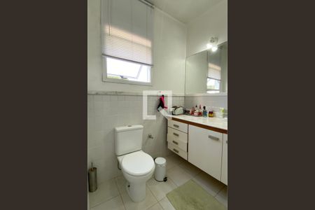 Casa de condomínio à venda com 320m², 4 quartos e 3 vagasBanheiro da Suíte 2