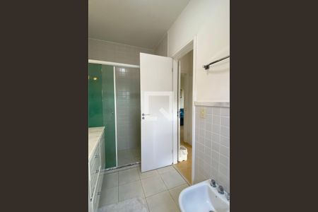 Casa de condomínio à venda com 320m², 4 quartos e 3 vagasBanheiro da Suíte 1