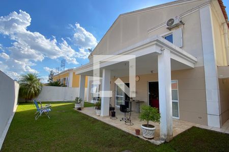 Casa de condomínio à venda com 320m², 4 quartos e 3 vagasVaranda